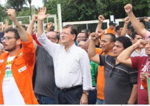 Read more about the article José Ricardo junta-se ao protesto dos petroleiros em Manaus