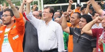 José Ricardo junta-se ao protesto dos petroleiros em Manaus