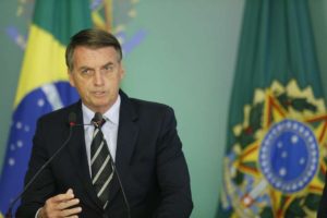 Read more about the article Bolsonaro pressiona governadores a flexibilizar isolamento