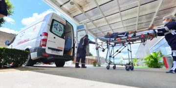 Pacientes internados no Hospital Delphina Aziz são transferidos para outras unidades de saúde