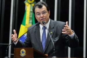 Leia mais sobre o artigo Eduardo Braga anuncia que MDB votará a favor dos vetos da presidência