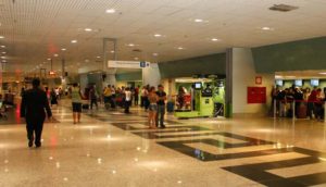 Leia mais sobre o artigo Aeroporto de Manaus realizará monitoramento remoto de passageiros e testes rápidos para coronavírus