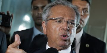 ‘Resposta à crise são as reformas’, diz ministro Paulo Guedes