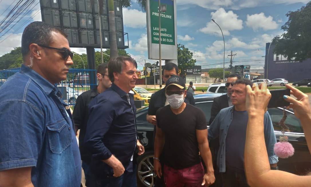 You are currently viewing Presidente Bolsonaro provoca pequenas aglomerações em Brasília