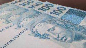 Read more about the article Brasil: ‘Imprimir dinheiro’ é a melhor saída para a crise? 