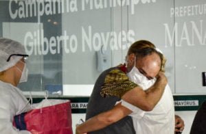 Leia mais sobre o artigo Mais 10 pacientes vítimas da Covid-19 recebem alta do hospital de campanha municipal Gilberto Novaes