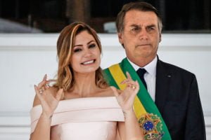 Leia mais sobre o artigo Bolsonaro quer transformar gabinete da primeira-dama em órgão oficial 