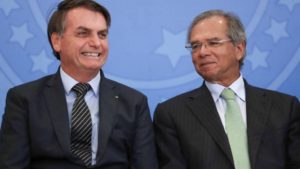 Leia mais sobre o artigo Bolsonaro diz “Quem decide a economia é o Paulo Guedes”