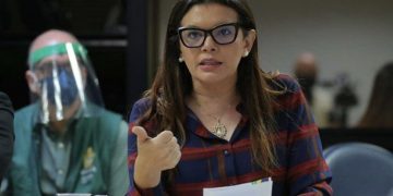 Alessandra Campelo solicita retorno das sessões plenárias presenciais
