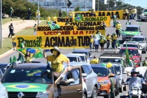 Bolsonaro diz ter chegado ao ‘limite’ e que está ao lado do povo e das Forças Armadas