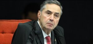 Leia mais sobre o artigo Barroso afirma que Bolsonaro não será “perseguido” ou “protegido” no TSE