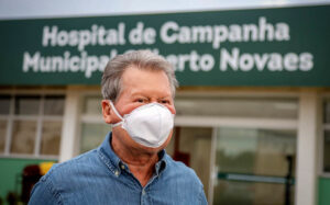 Read more about the article Arthur Virgílio anuncia que hospital de campanha voltará a ser escola