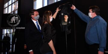 Bolsonaro inaugura Galeria de Heróis do Programa Vigia