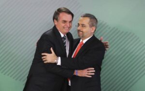 Leia mais sobre o artigo Senadores pedem cargo de Abraham Weintraub para Bolsonaro