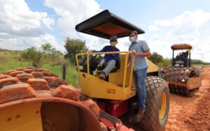 Leia mais sobre o artigo Wilson Lima entrega fomentos ao setor primário e inspeciona obras de anel viário em Humaitá