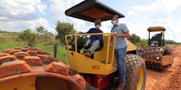 Wilson Lima entrega fomentos ao setor primário e inspeciona obras de anel viário em Humaitá