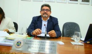 Leia mais sobre o artigo Justiça reconduz Jonas Castro à Câmara de Presidente Figueiredo