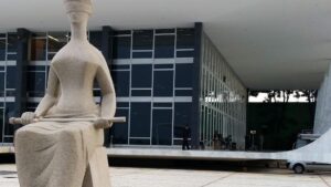 Read more about the article Com cargos, Centrão blinda Bolsonaro na briga com Moro, mas não contra STF