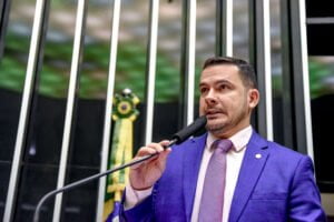 Leia mais sobre o artigo Bolsonaro com Covid-19; Alberto Neto lamenta comemoração da oposição 