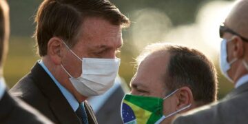 Bolsonaro defende Pazuello na Saúde: ‘Excepcional trabalho’
