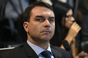 Leia mais sobre o artigo PGR diz que decisão sobre foro a Flávio Bolsonaro não desrespeitou STF