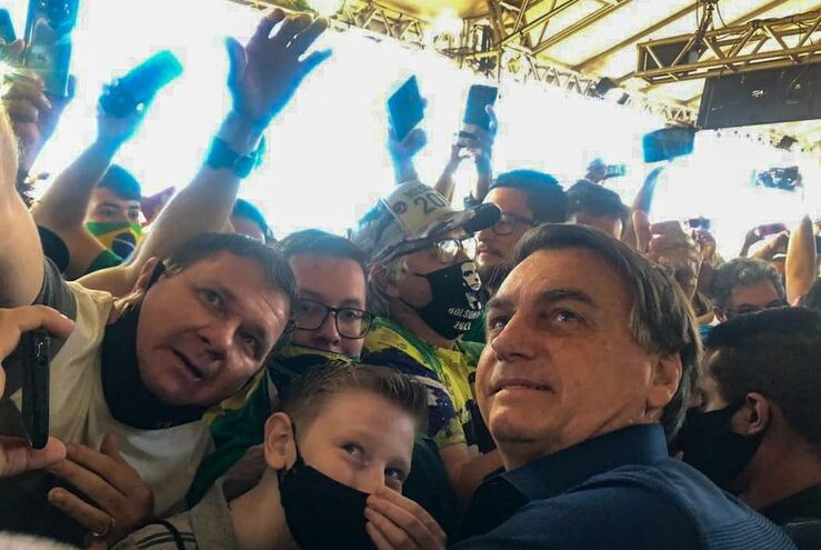 Você está visualizando atualmente Bolsonaro afirma que não vai apoiar ninguém no primeiro turno