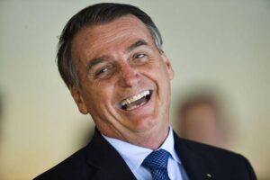 Leia mais sobre o artigo PoderData aponta que 52% apoiam Bolsonaro na Presidência