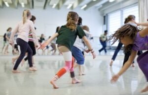 Read more about the article Governo do AM libera atividades em clubes de dança e esportes de combate 
