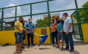 Leia mais sobre o artigo Arthur Virgílio entrega revitalizado o campo de futebol Manaus 2000 no Distrito Industrial