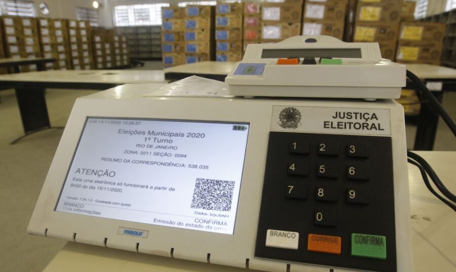Você está visualizando atualmente Brasil vai às urnas para eleger prefeitos e vereadores