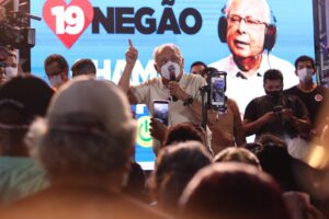‘Encontro com o Negão’ no Zumbi reúne centenas de pessoas em apoio a Amazonino Mendes