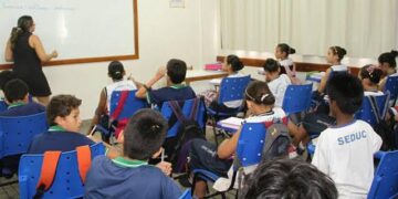 Governo do AM anuncia retorno das aulas presenciais em 12 municípios