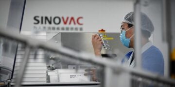 Nova certificação da Anvisa pode agilizar vacina contra a covid-19 no país