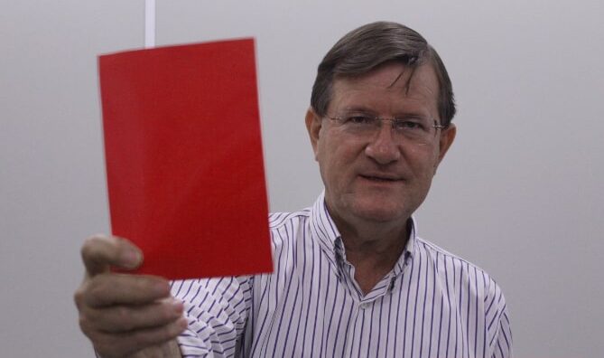 Você está visualizando atualmente Zé Ricardo diz que está na hora da população dar um cartão vermelho ao governo Bolsonaro