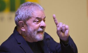 Read more about the article ‘Moro promoveu uma farsa’, diz Lula sobre posse do triplex no Guarujá