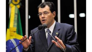 Leia mais sobre o artigo Eduardo Braga confirma disputa interna para presidência do Senado
