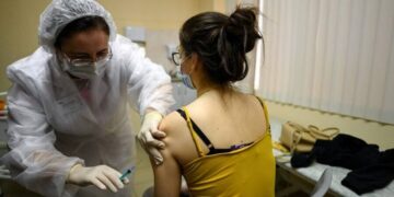 Começou a vacinação em massa contra Covid-19 em Moscou