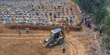 Manaus tem reserva de sepulturas para mais três meses, diz prefeito David Almeida