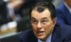‘Frustante’, diz senador Eduardo Braga sobre visita de Pazuello