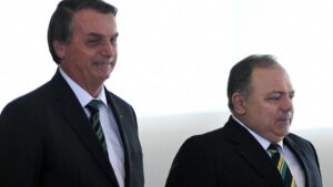 Lewandowski encaminha à PGR notícia-crime contra Bolsonaro e Pazuello 