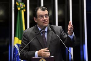 Read more about the article Eduardo Braga é reconduzido a líder da bancada do MDB no senado