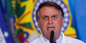Bolsonaro afirma que irá continuar seu mandato “se Deus quiser