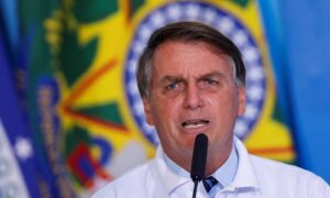 Leia mais sobre o artigo Bolsonaro dispara ‘A vacina é do Brasil, não é de nenhum governador’