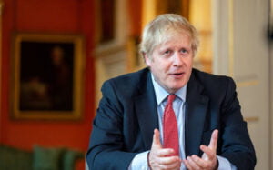Boris Johnson promete vacinar todos os adultos do Reino Unido até 31 de julho
