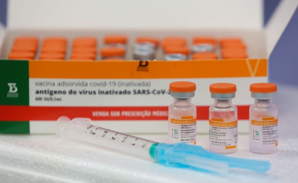 Você está visualizando atualmente Governo e Consórcio Interestadual consultam laboratórios para compra de vacinas contra Covid-19
