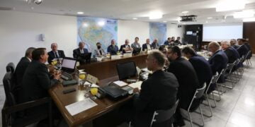 Bolsonaro corta Mourão de reunião e vice comenta: ‘Não estou incomodado’