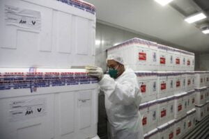 Read more about the article Urgente | Juíza determina que Governo do AM e prefeitura de Manaus comprem vacinas