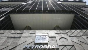 Leia mais sobre o artigo Ações da Petrobras no exterior desabam após troca da presidência