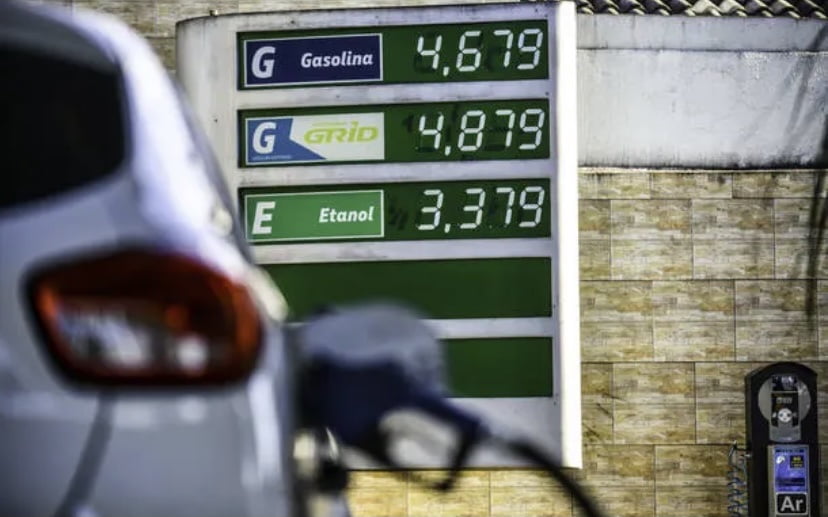 Você está visualizando atualmente Decreto de Bolsonaro obriga postos a informar composição de preços de combustíveis