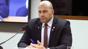 URGENTE | Câmara mantém Daniel Silveira preso